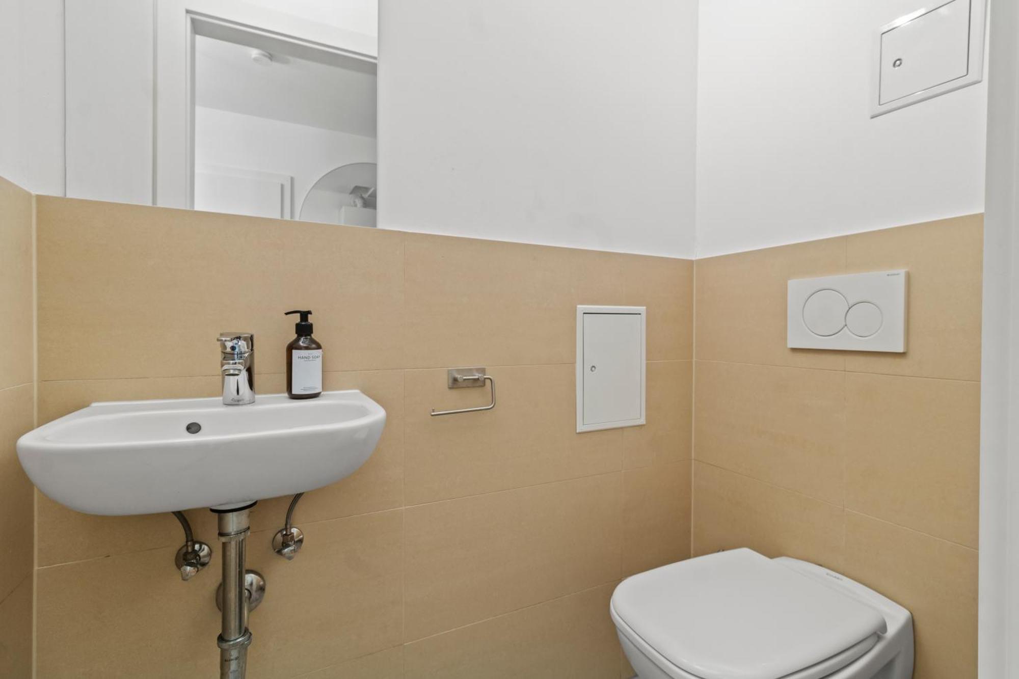 City Apartment, Two Metro Stations To Hauptbahnhof Wien Eksteriør billede